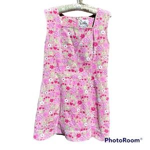 Vintage Lilly Pulitzer 1990’s dress in a cute floral print, size 4.